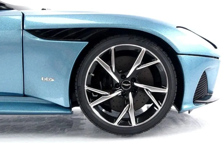 1/18 Aston Martin DBS Superleggera (Light Blue Pearl / Carbon Black Roof)