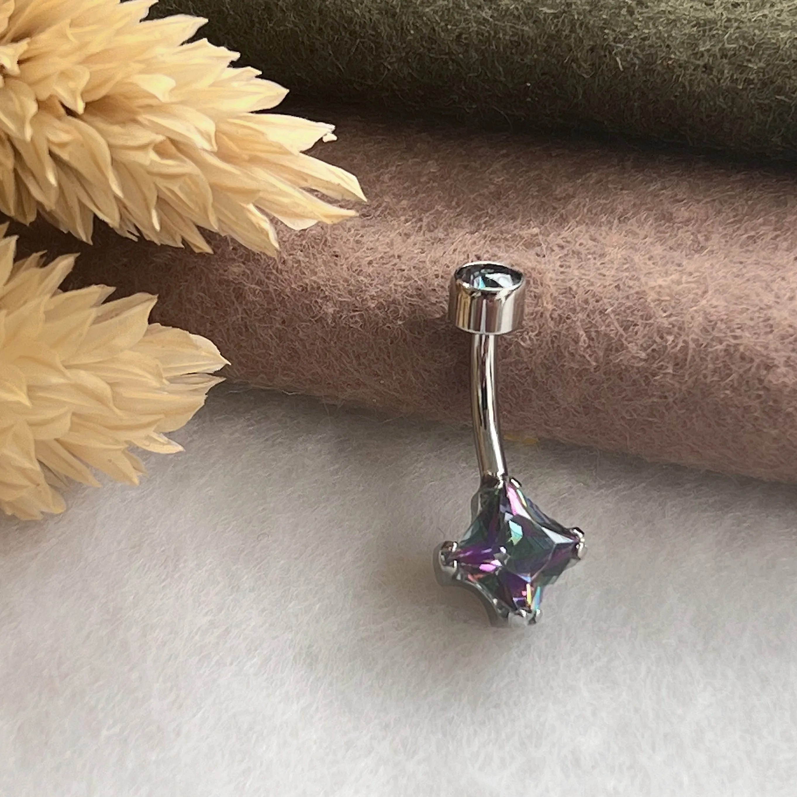 ANATOMETAL PRINCESS CUT NAVEL CURVE 14GA