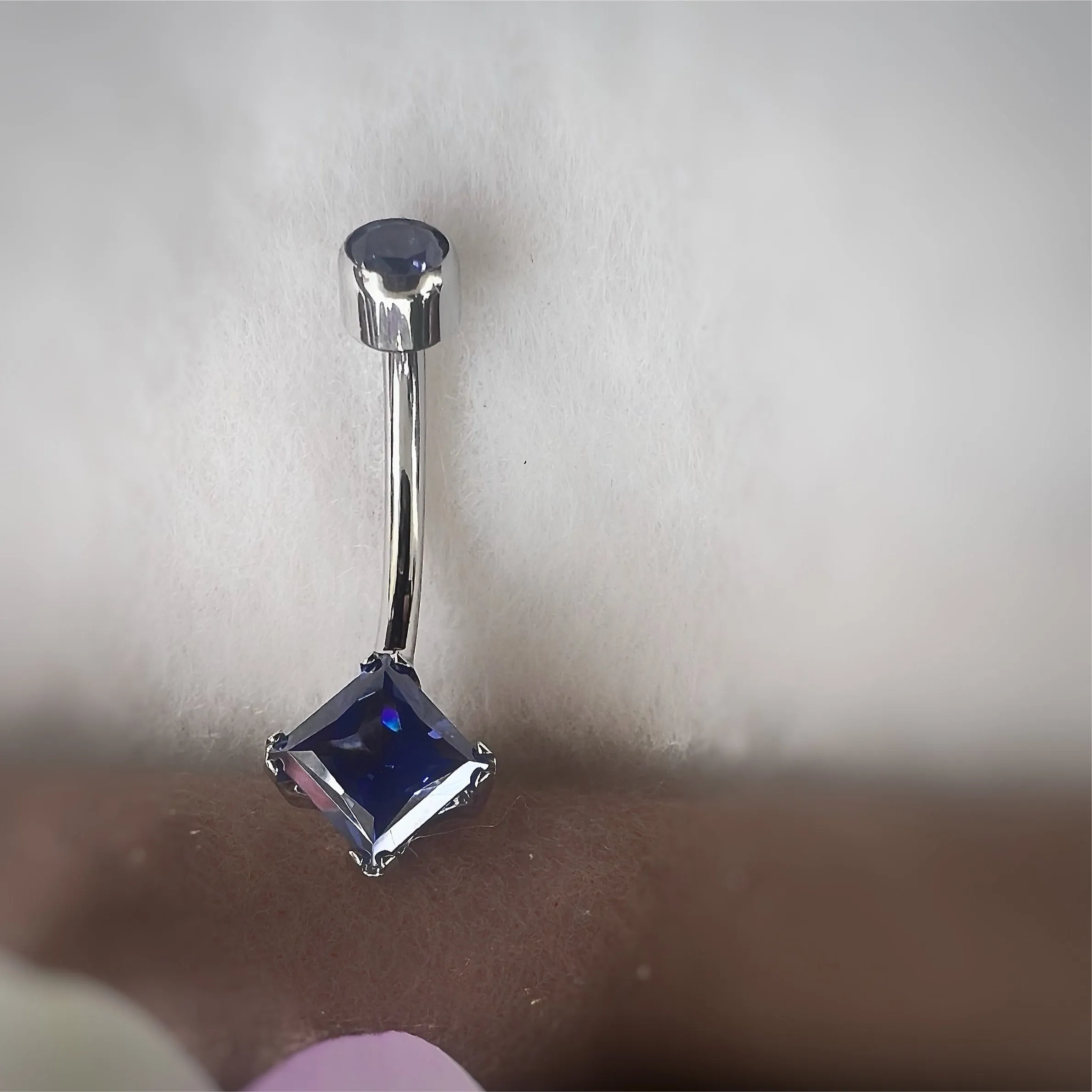 ANATOMETAL PRINCESS CUT NAVEL CURVE 14GA