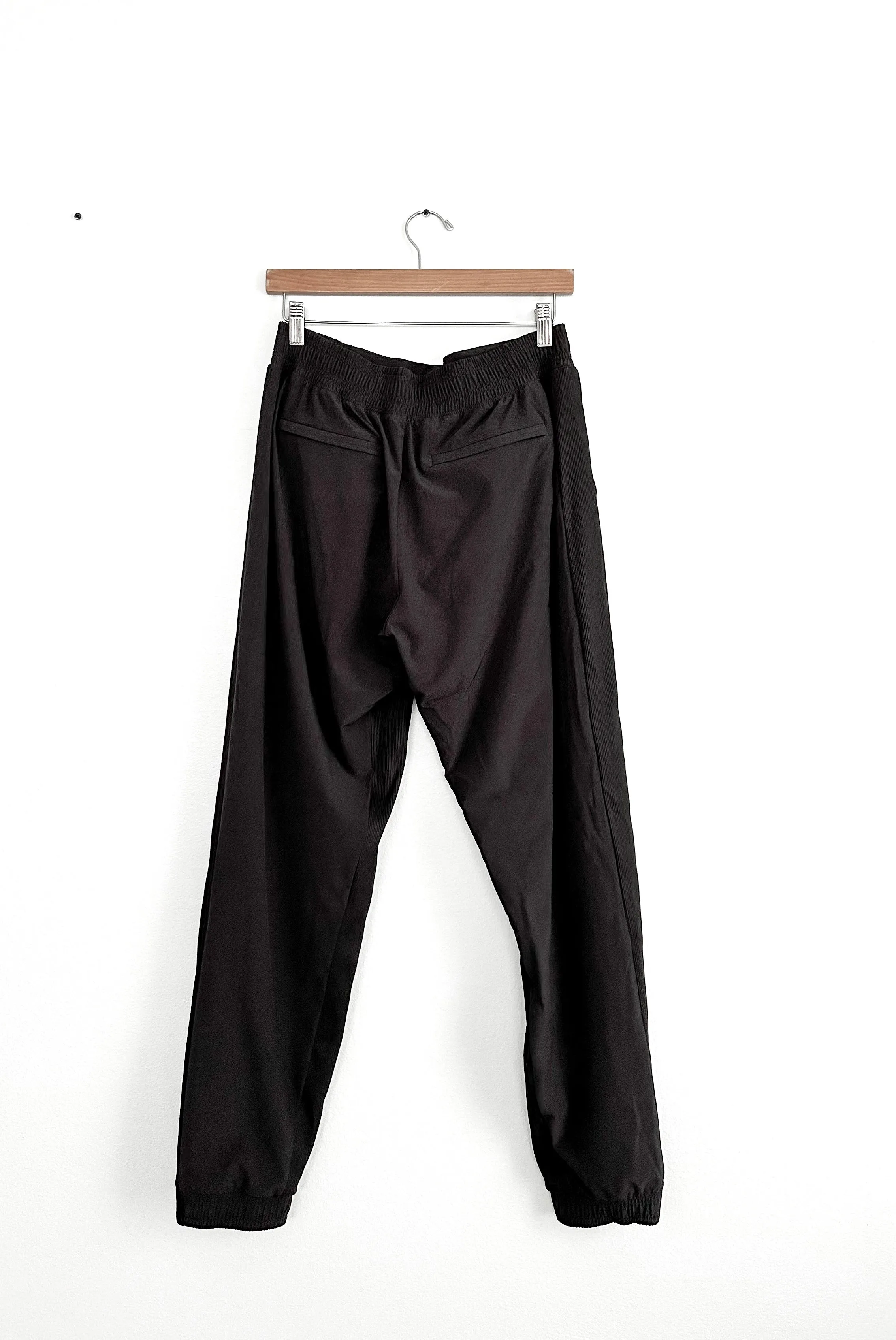 Athleta Brooklyn Lined Jogger in Black and Gray (6)