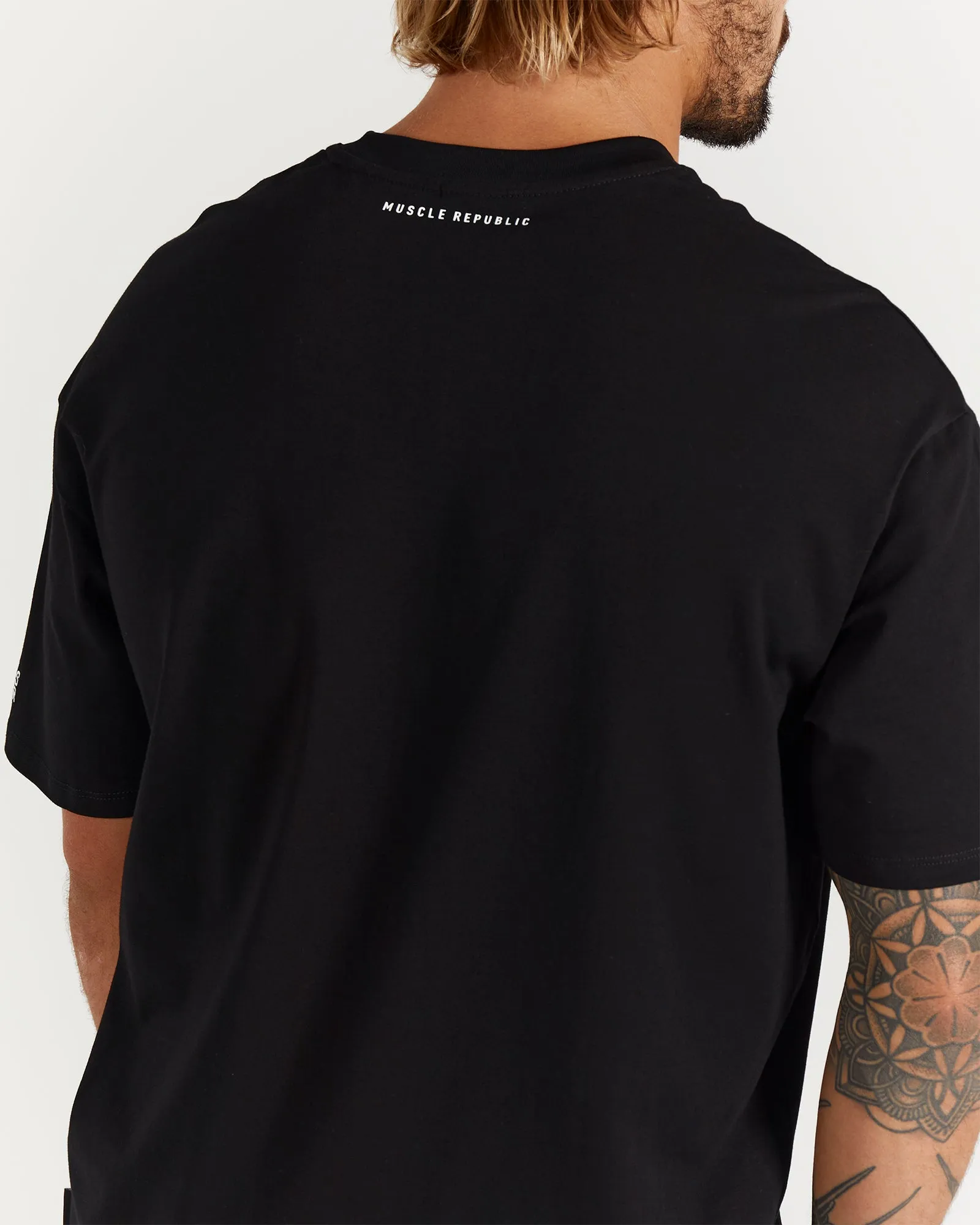 CLASSIC CONQUER TEE - BLACK