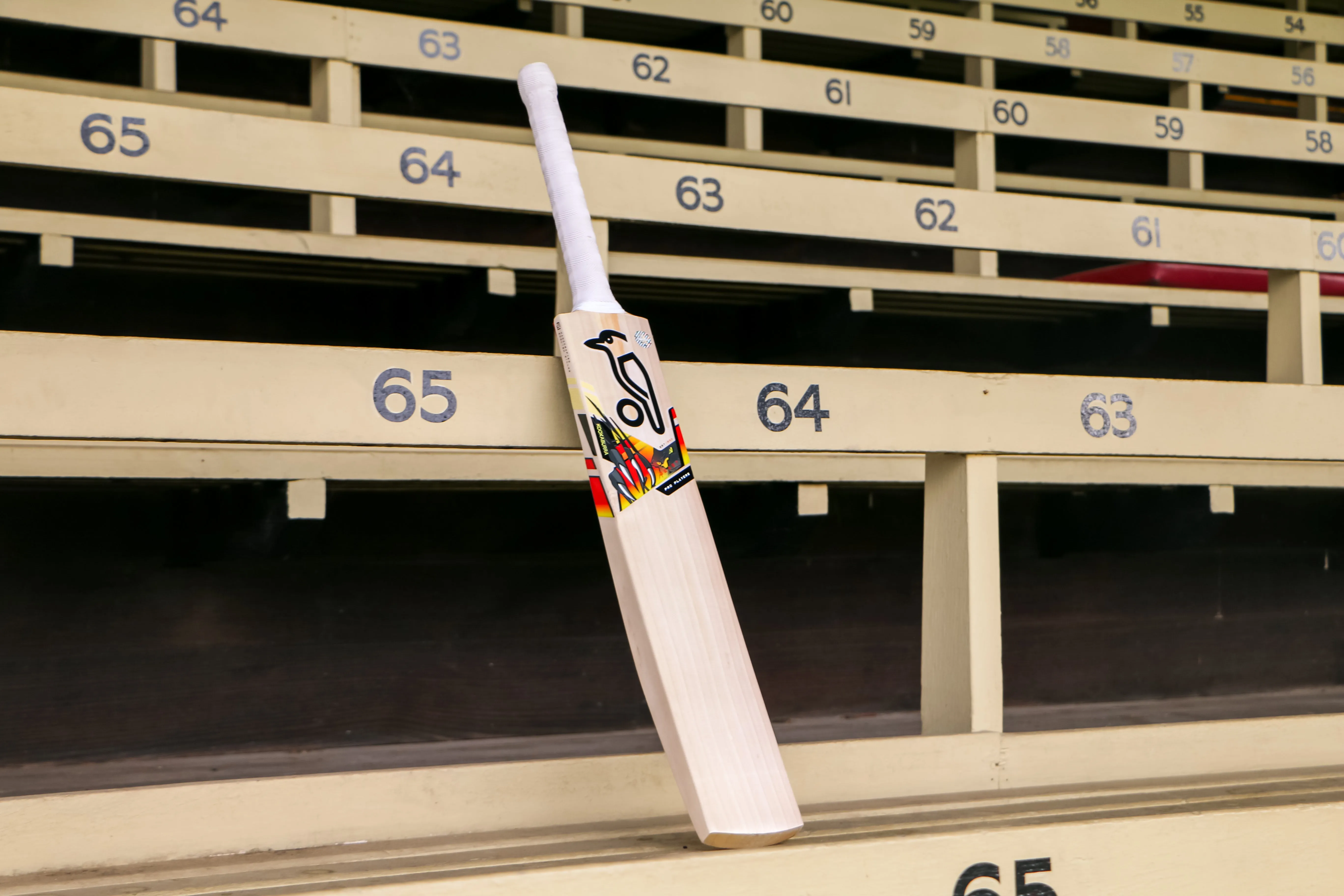 Kookaburra Beast Pro 6.0 Junior Bat