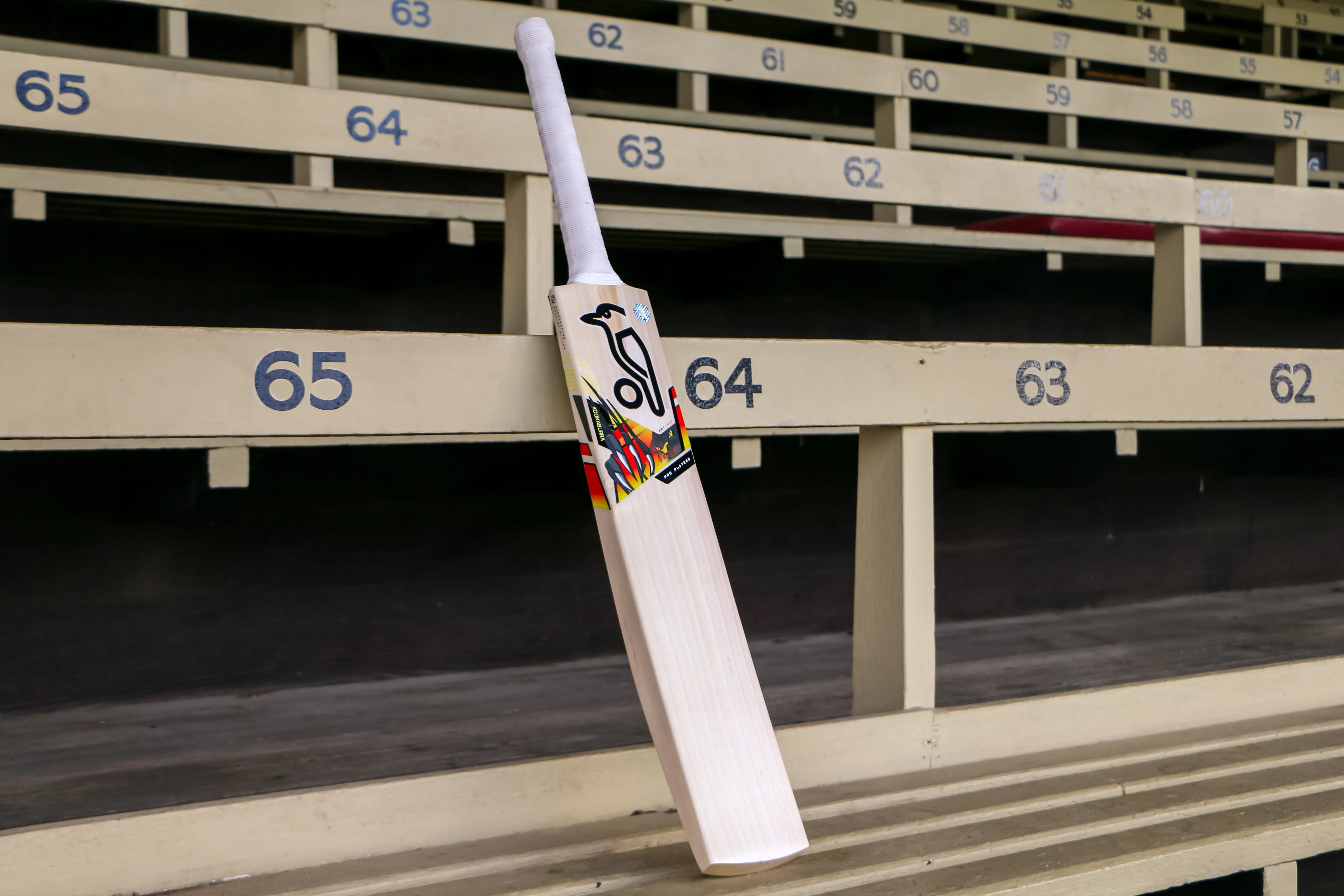 Kookaburra Beast Pro 6.0 Junior Bat